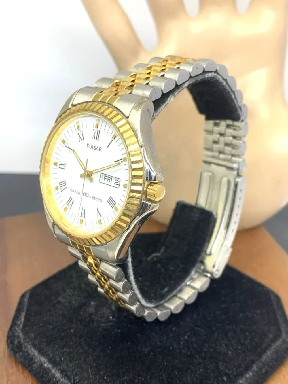 Pulsar Men's Watch V733-0A00 Vintage Quartz White Dial Day Date Two Tone Steel